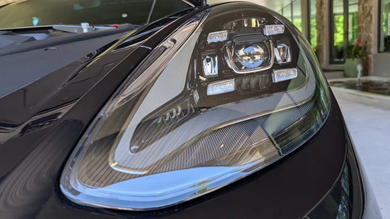 2023 Porsche 971 Panamera Sport Turismo - Image 21 of 31