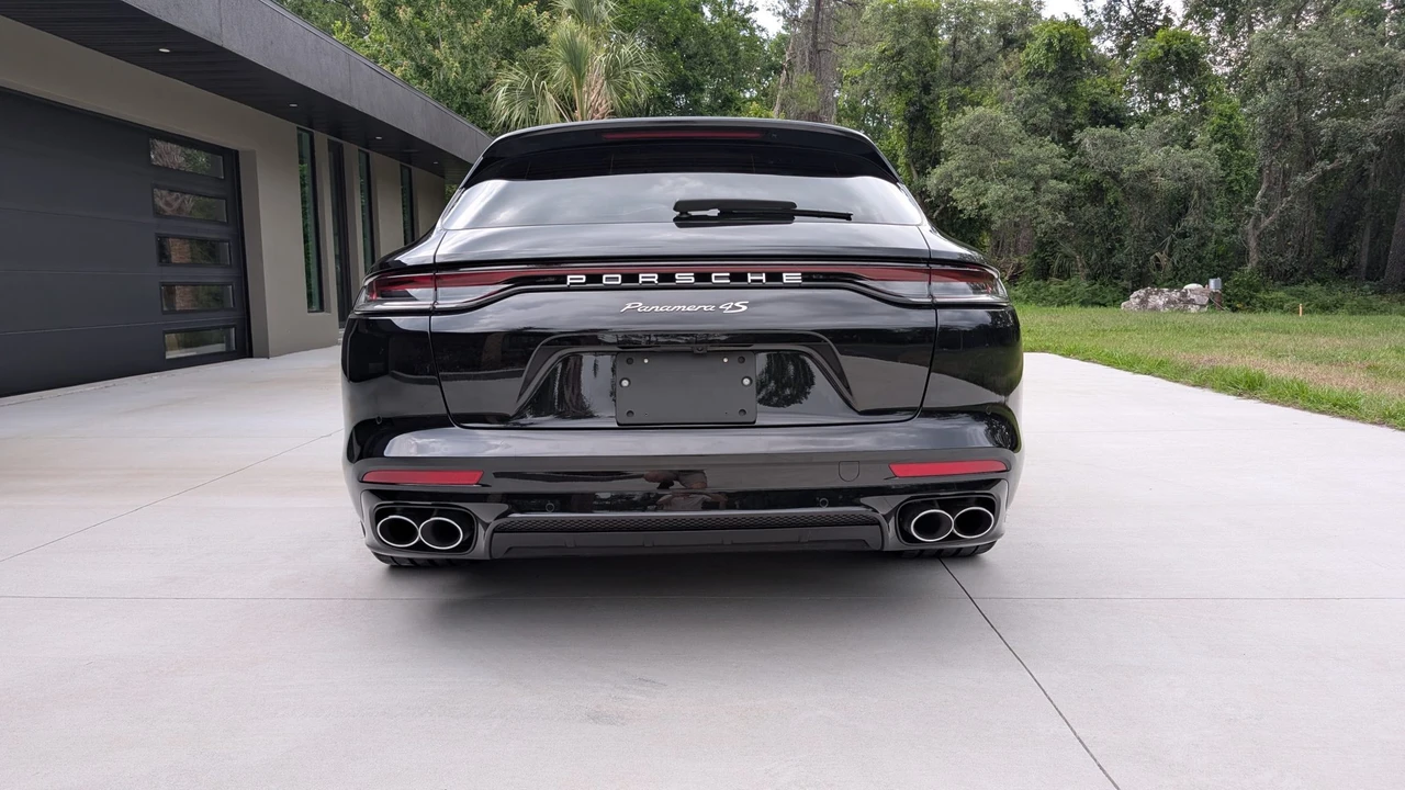 2023 Porsche 971 Panamera Sport Turismo - Image 11 of 31
