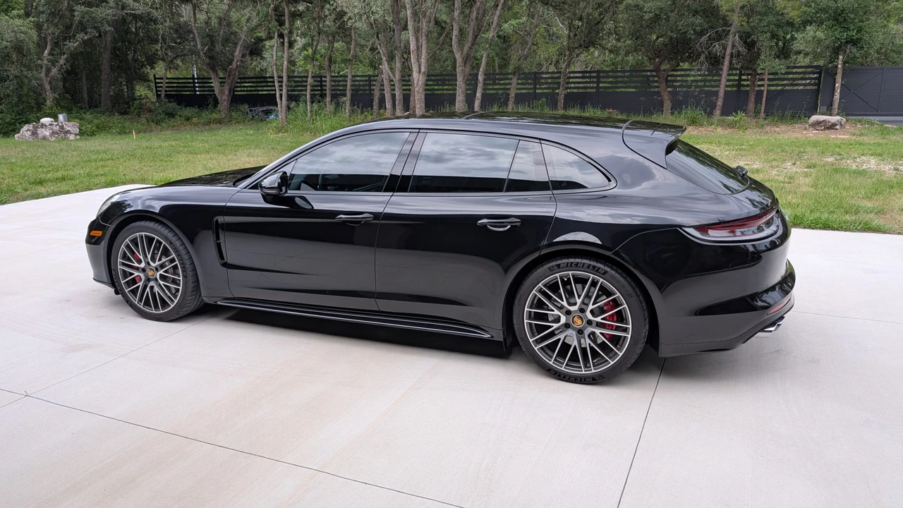 2023 Porsche 971 Panamera Sport Turismo - Image 15 of 31
