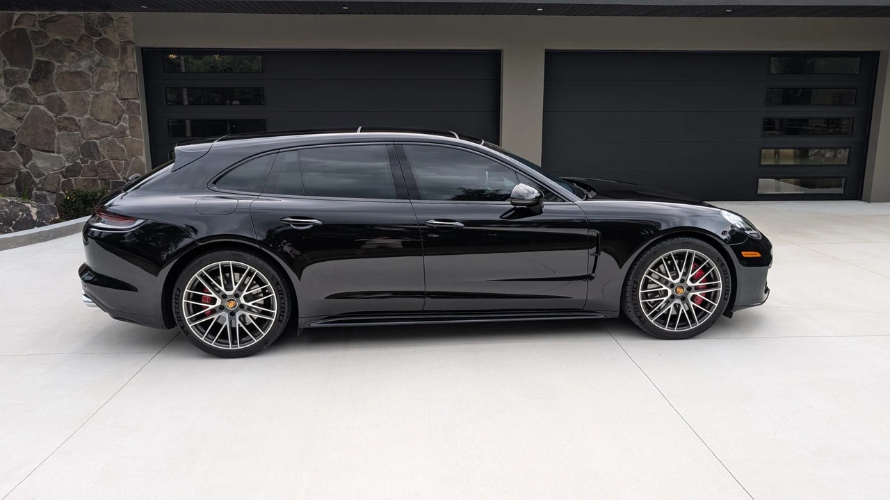 2023 Porsche 971 Panamera Sport Turismo - Image 8 of 31