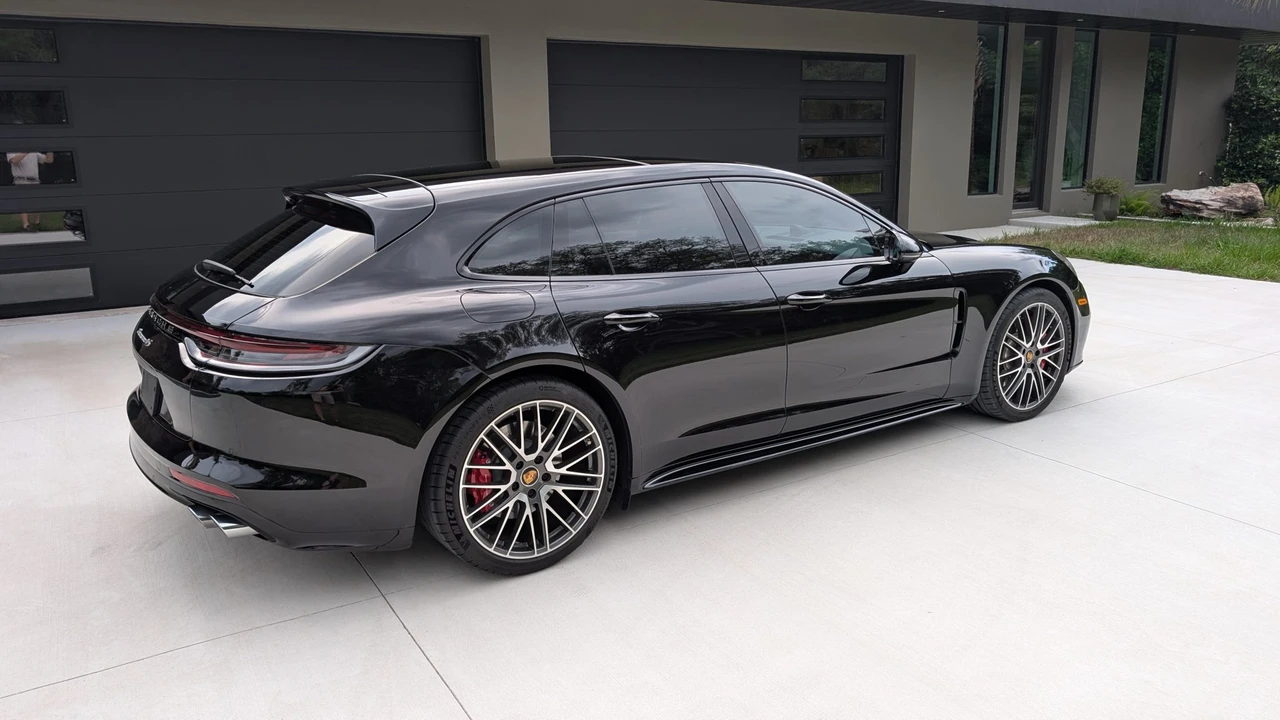 2023 Porsche 971 Panamera Sport Turismo - Image 9 of 31
