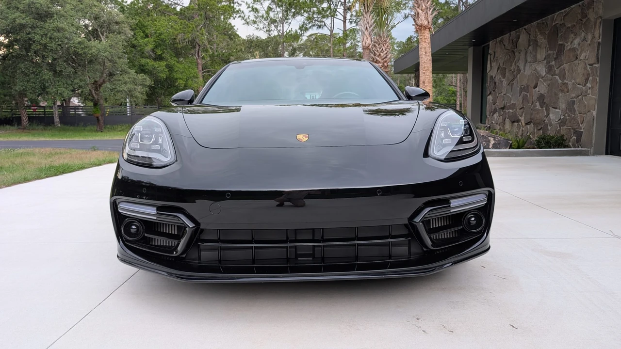 2023 Porsche 971 Panamera Sport Turismo - Image 17 of 31