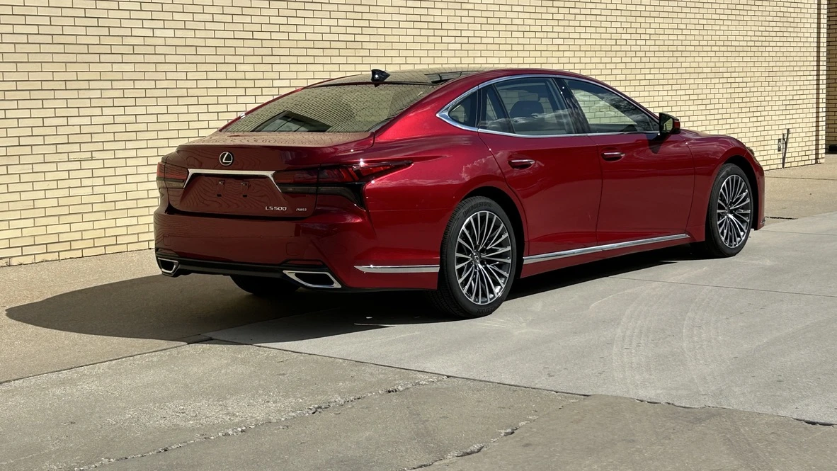 2024 Lexus LS 5th Gen - Image 23 of 31