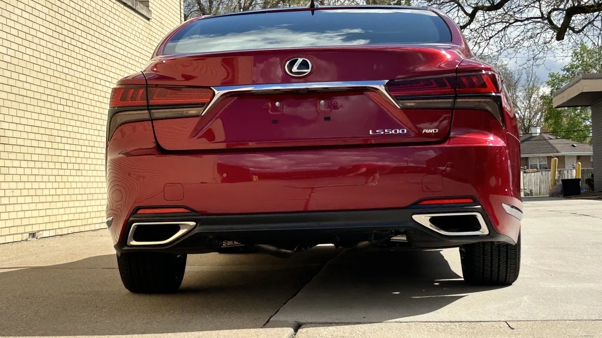 2024 Lexus LS 5th Gen - Image 19 of 31