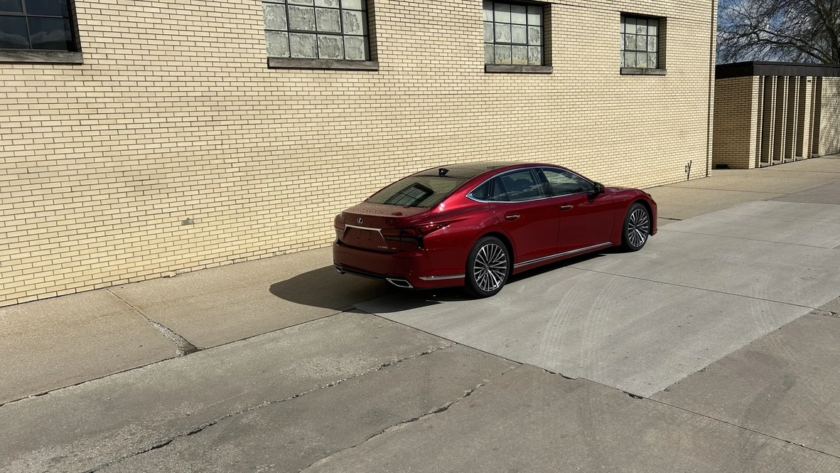 2024 Lexus LS 5th Gen - Image 27 of 31