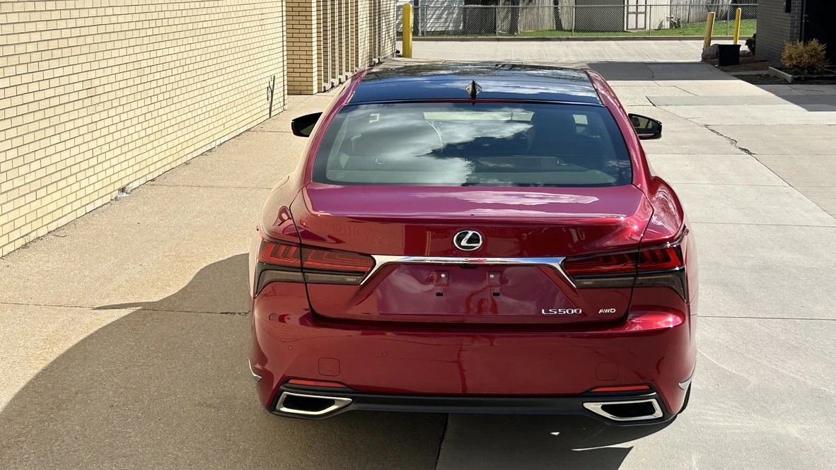 2024 Lexus LS 5th Gen - Image 21 of 31