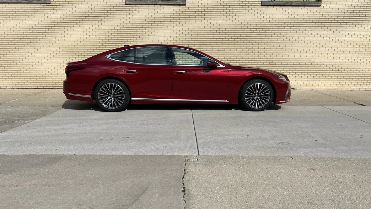 2024 Lexus LS 5th Gen - Image 29 of 31