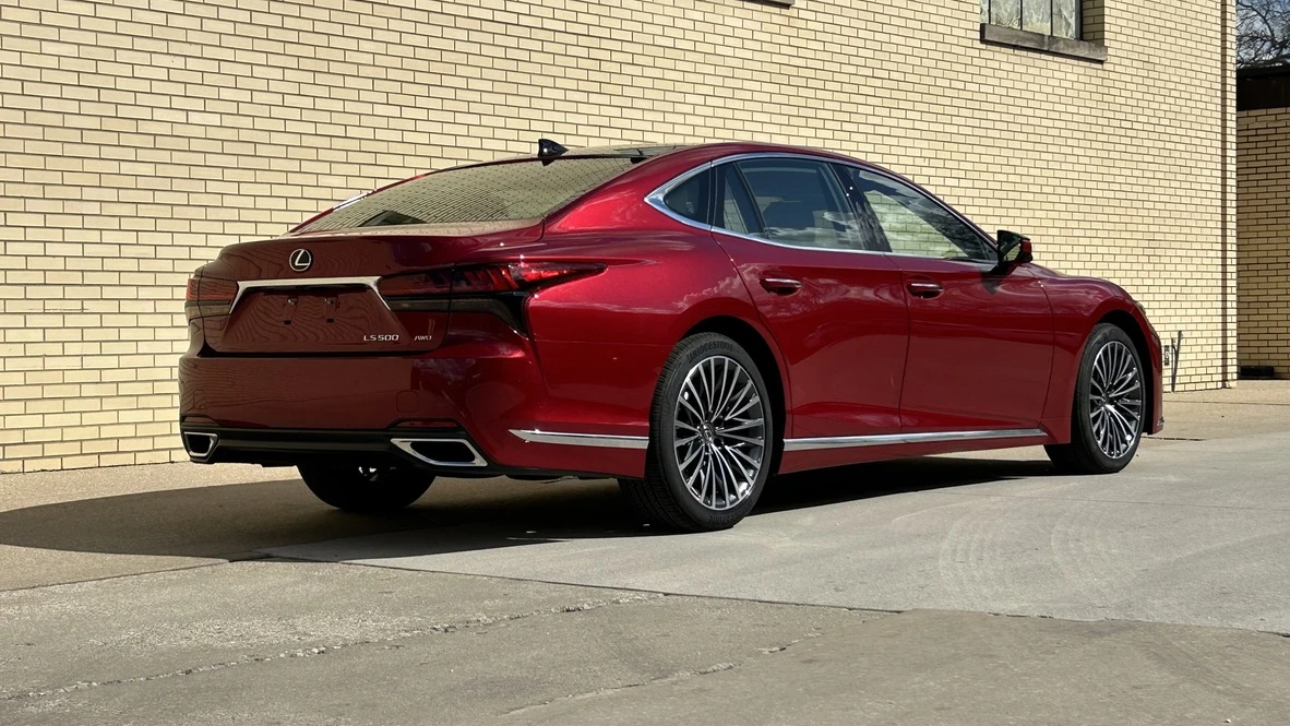 2024 Lexus LS 5th Gen - Image 24 of 31