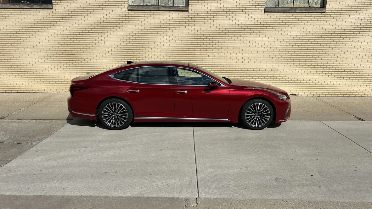 2024 Lexus LS 5th Gen - Image 30 of 31