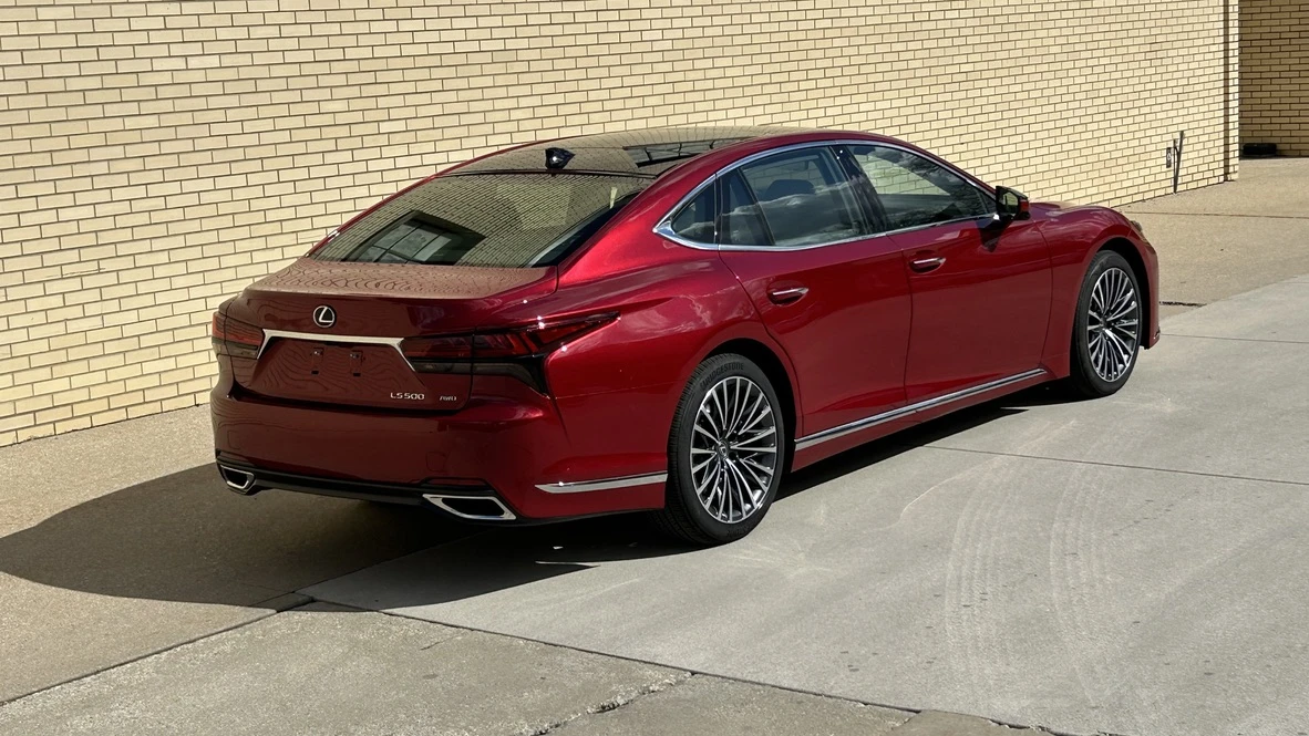 2024 Lexus LS 5th Gen - Image 22 of 31