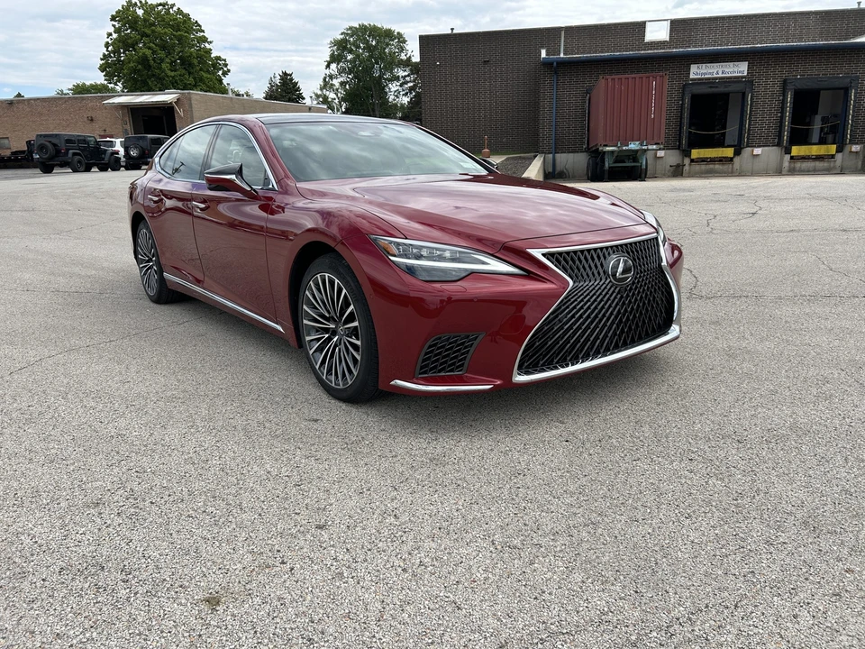 2024 Lexus LS 5th Gen - Image 16 of 31