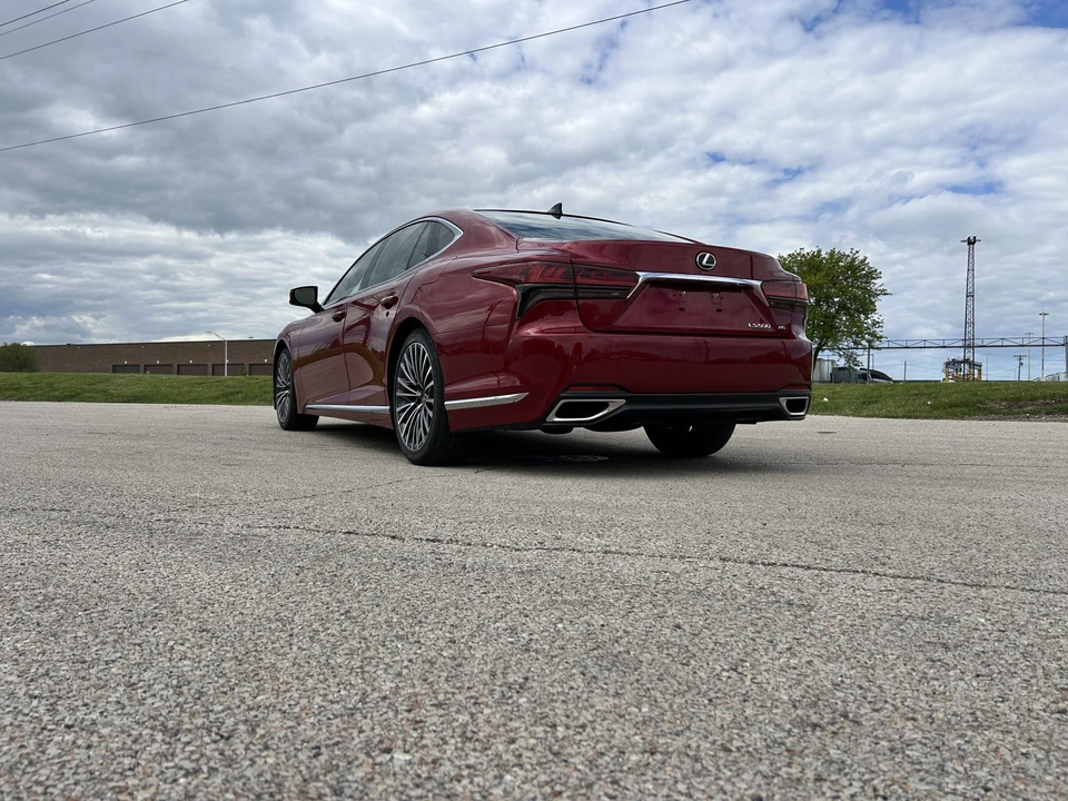 2024 Lexus LS 5th Gen - Image 9 of 31