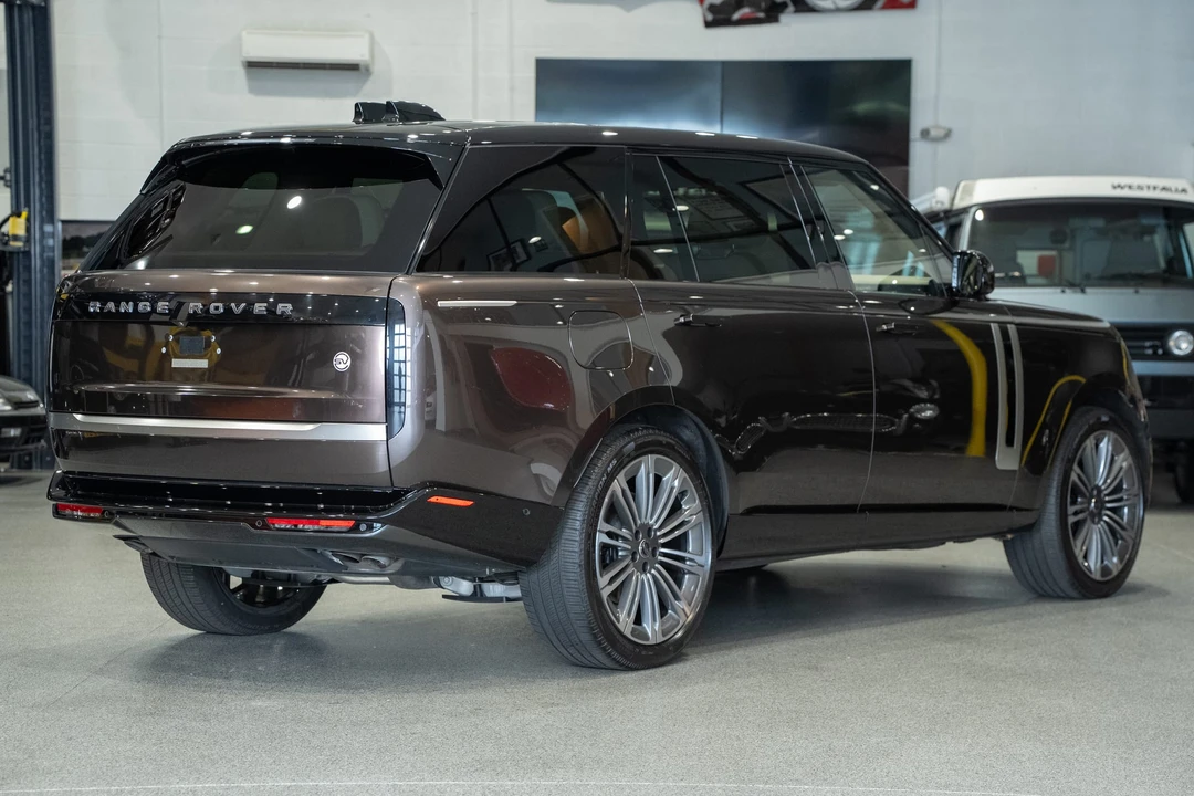 2025 Land Rover Range Rover L460 - Image 26 of 31