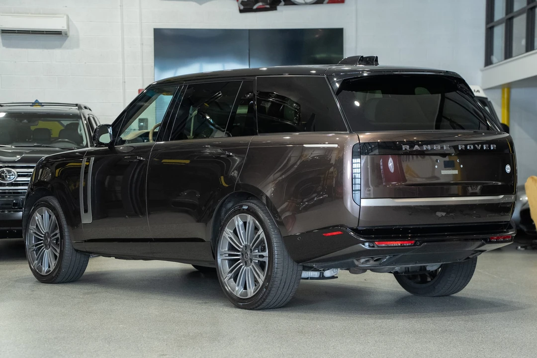 2025 Land Rover Range Rover L460 - Image 24 of 31