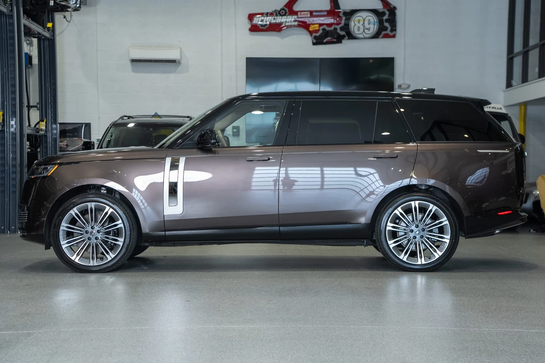2025 Land Rover Range Rover L460 - Image 23 of 31