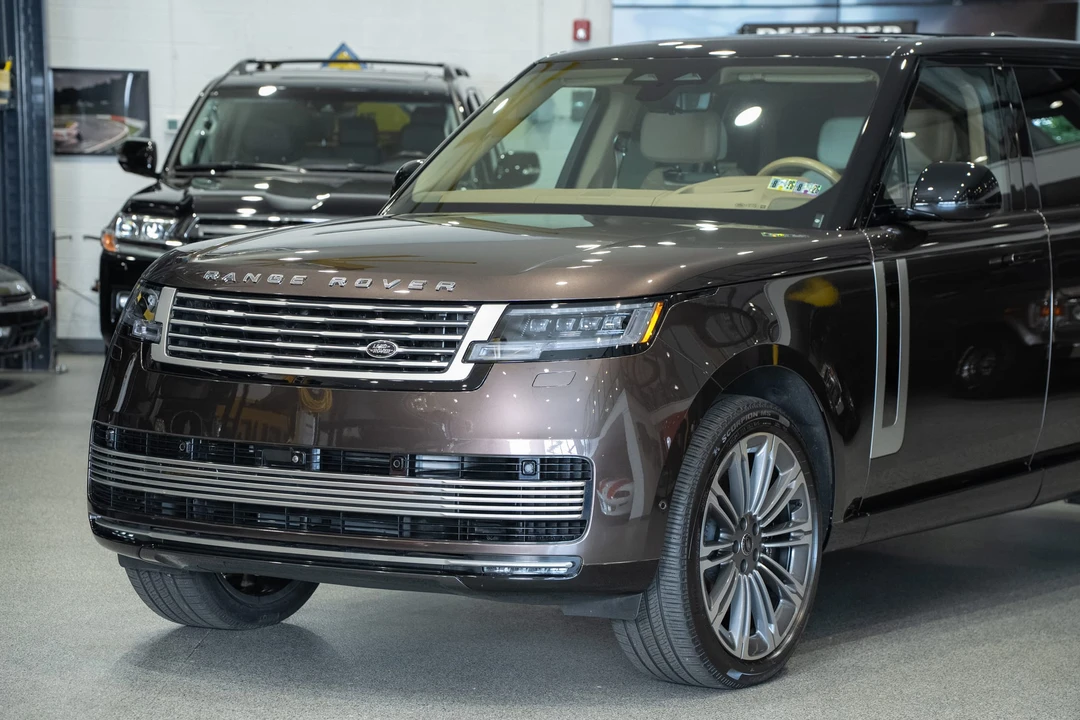 2025 Land Rover Range Rover L460 - Image 30 of 31