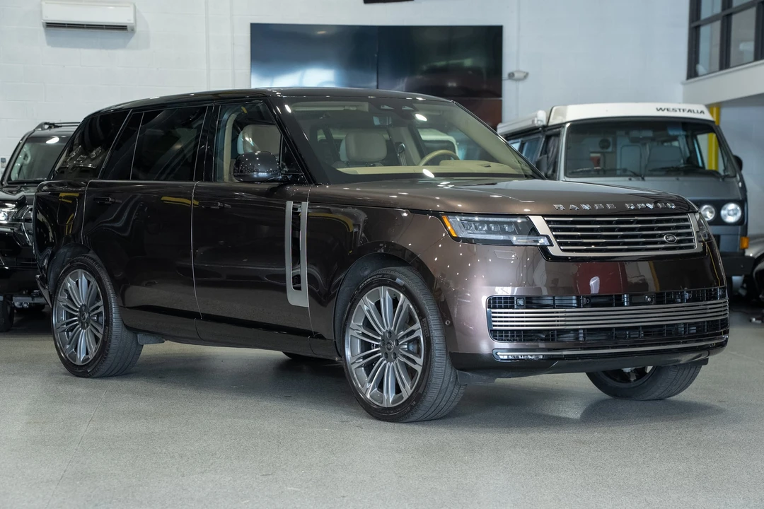 2025 Land Rover Range Rover L460 - Image 20 of 31