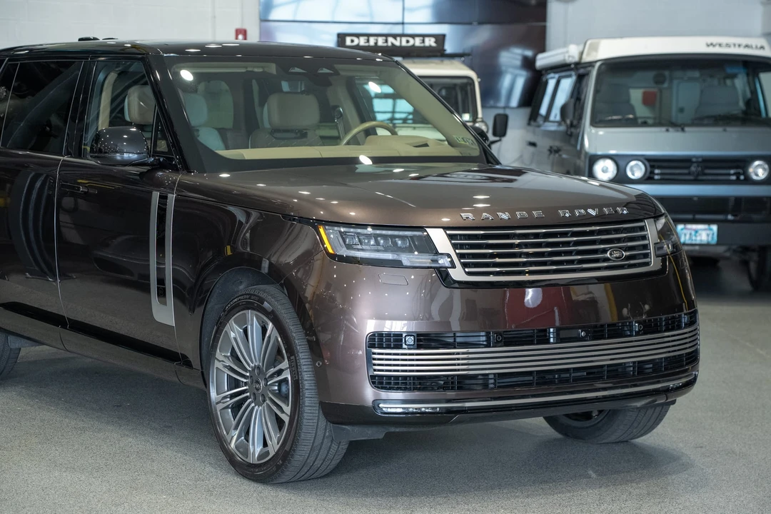 2025 Land Rover Range Rover L460 - Image 29 of 31