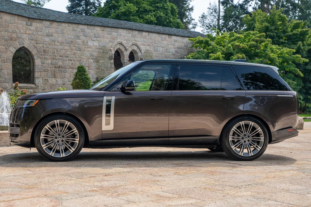2025 Land Rover Range Rover L460 - Image 18 of 31