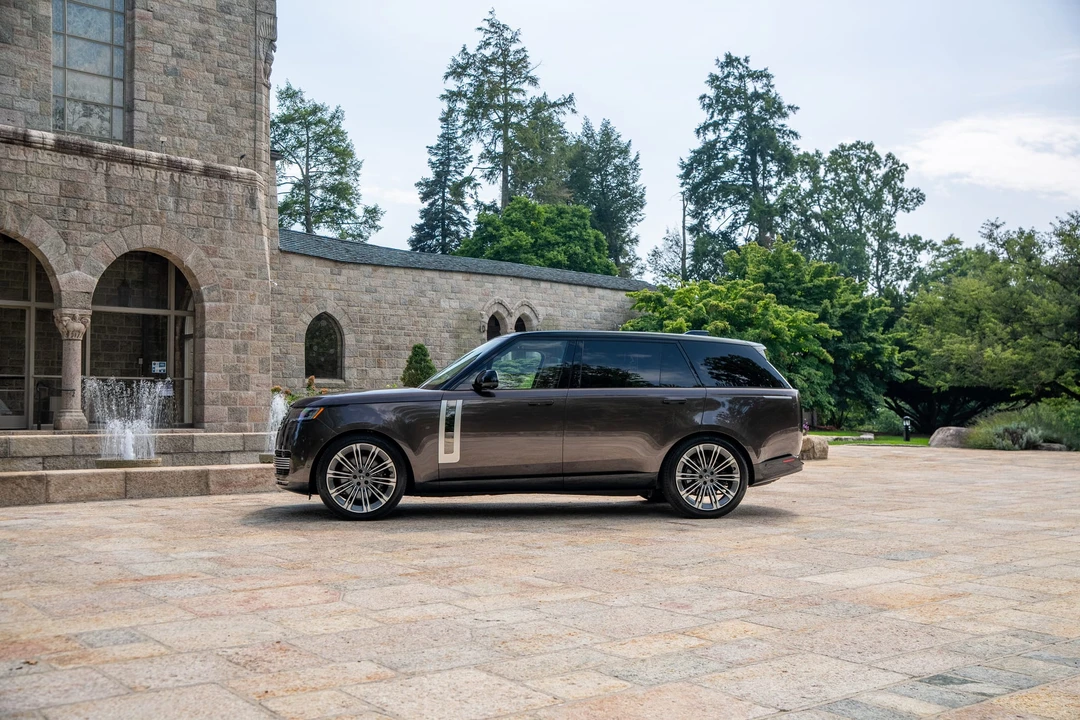 2025 Land Rover Range Rover L460 - Image 17 of 31