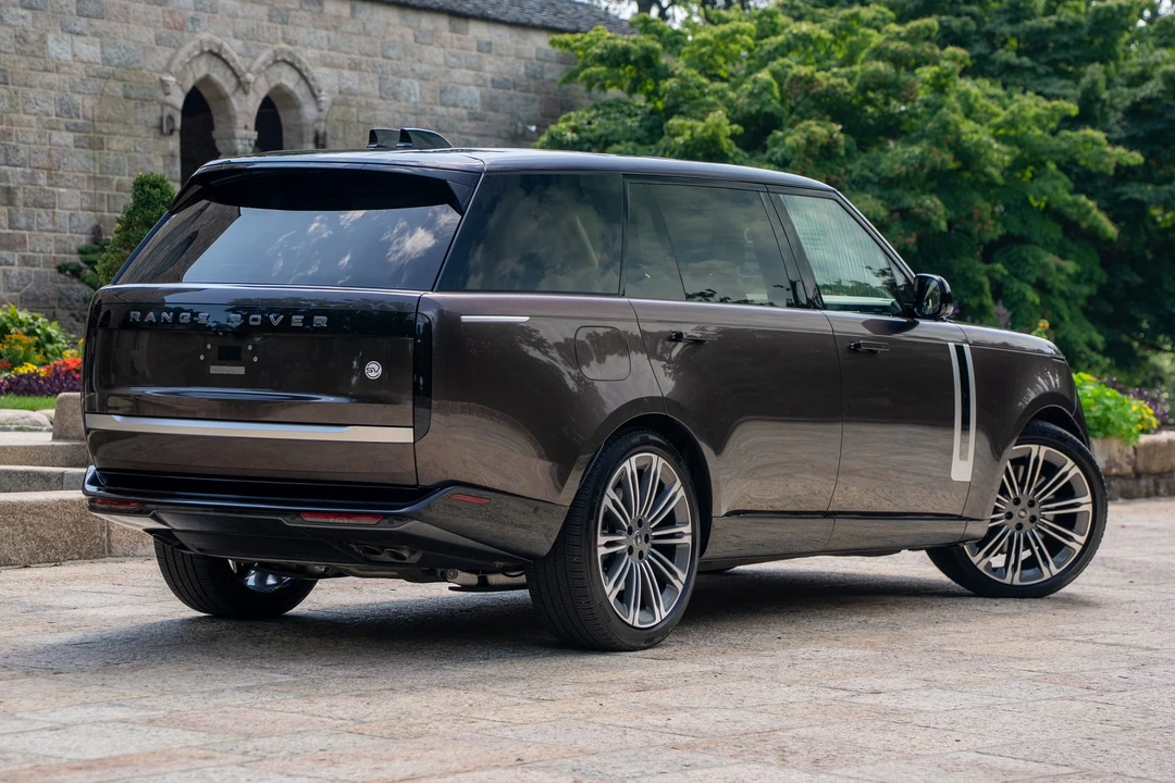 2025 Land Rover Range Rover L460 - Image 27 of 31