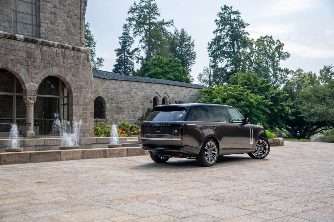 2025 Land Rover Range Rover L460 - Image 19 of 31