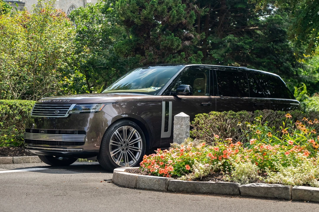 2025 Land Rover Range Rover L460 - Image 16 of 31