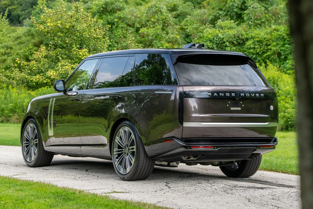 2025 Land Rover Range Rover L460 - Image 11 of 31