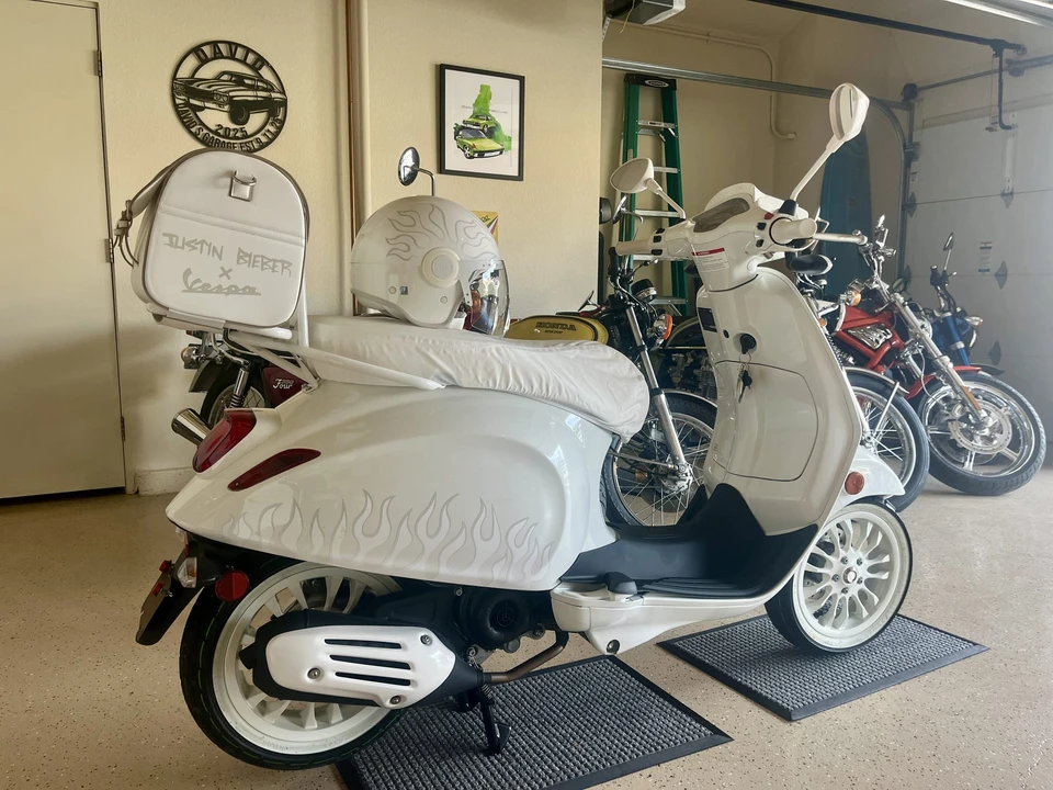 2022 Vespa Sei & PX & ET & LX & GT - Image 18 of 31