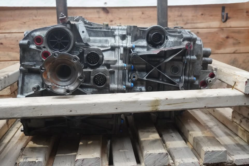 Parts & Memorabilia Gearboxes - Image 5 of 10