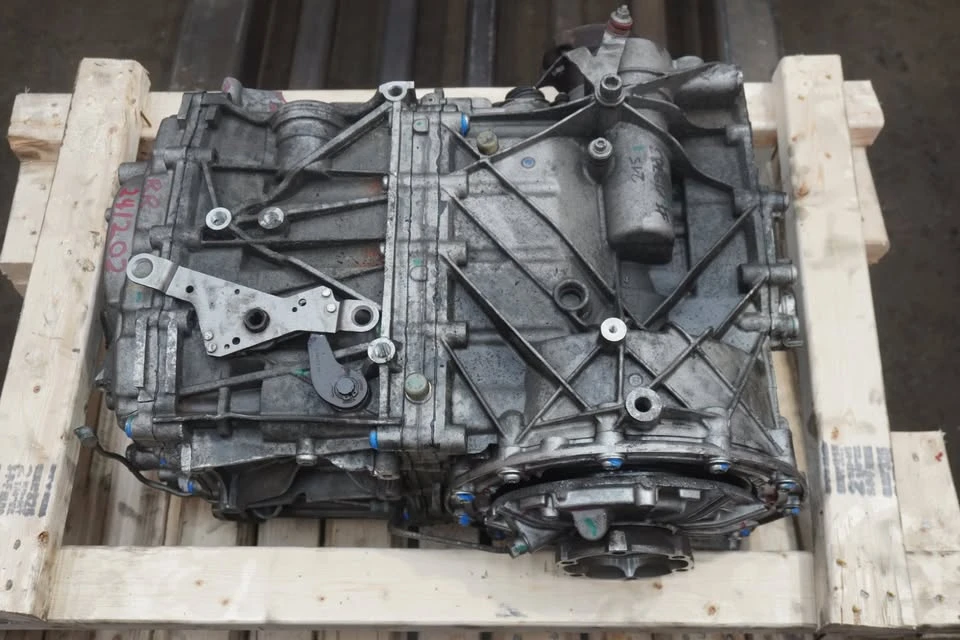 Parts & Memorabilia Gearboxes - Image 3 of 10