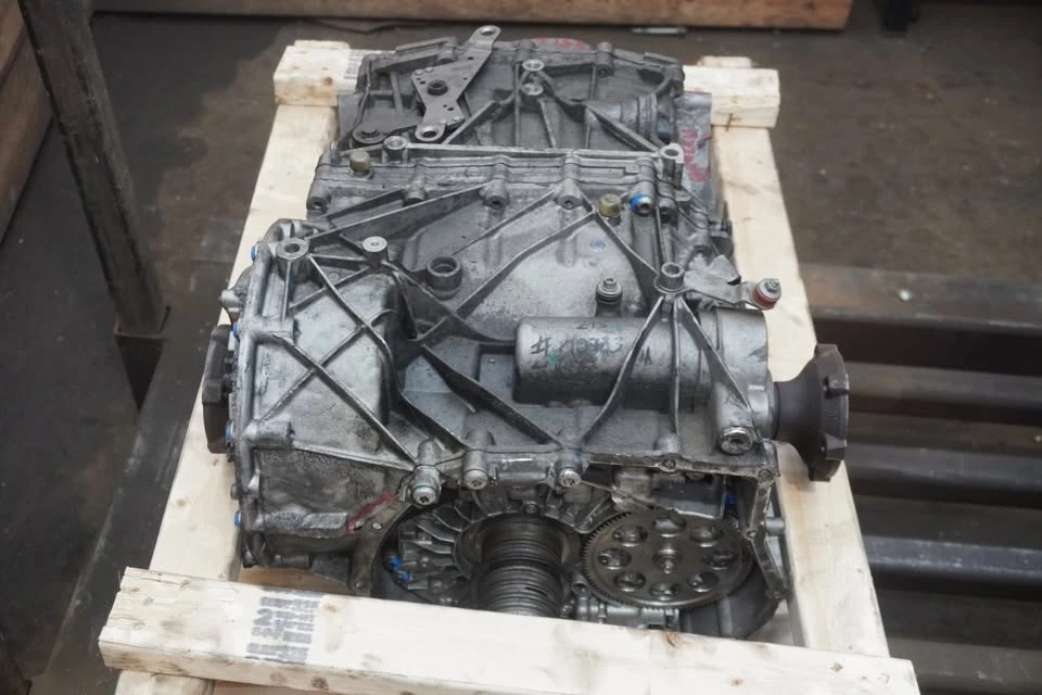 Parts & Memorabilia Gearboxes - Image 2 of 10