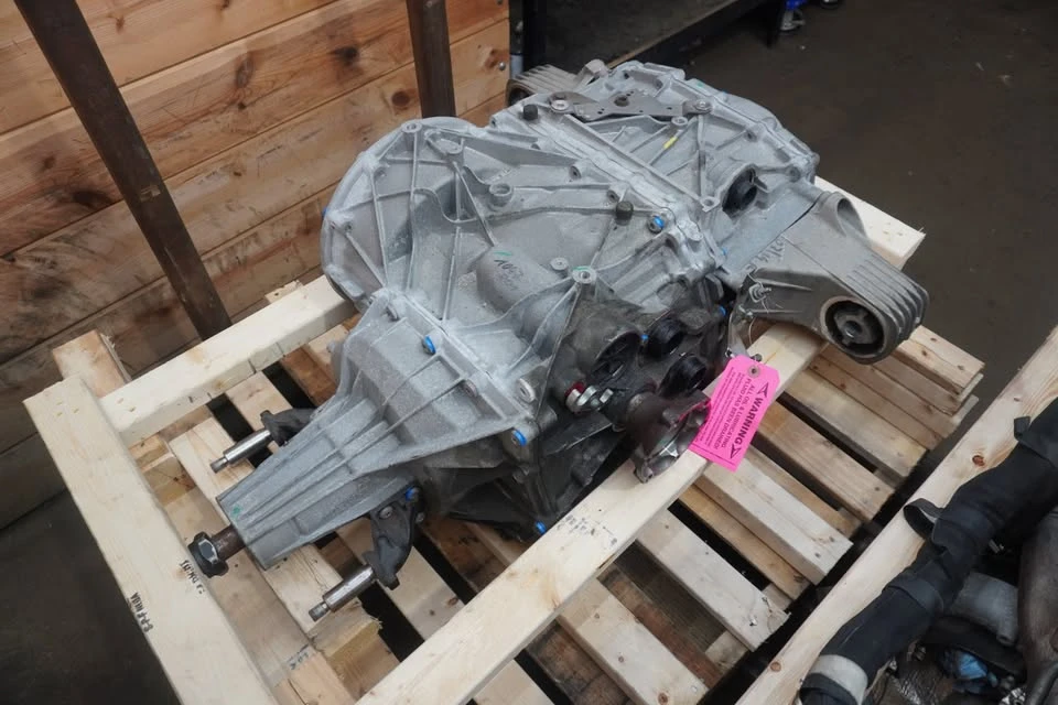 Parts & Memorabilia Gearboxes - Image 3 of 10