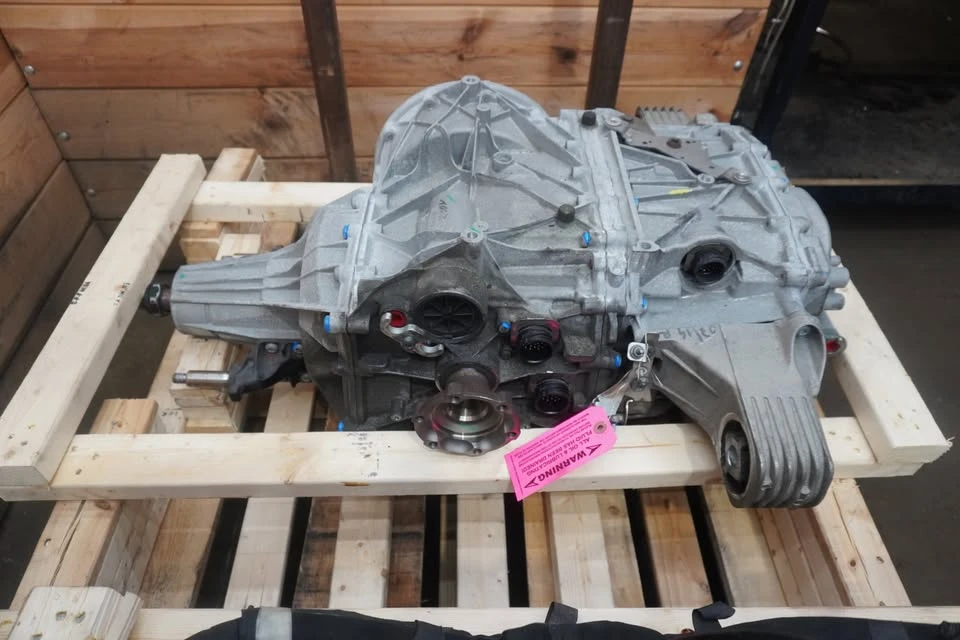 Parts & Memorabilia Gearboxes - Image 4 of 10