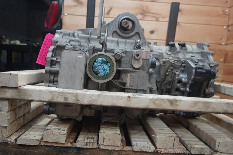 2018 Parts & Memorabilia Gearboxes - Image 8 of 10