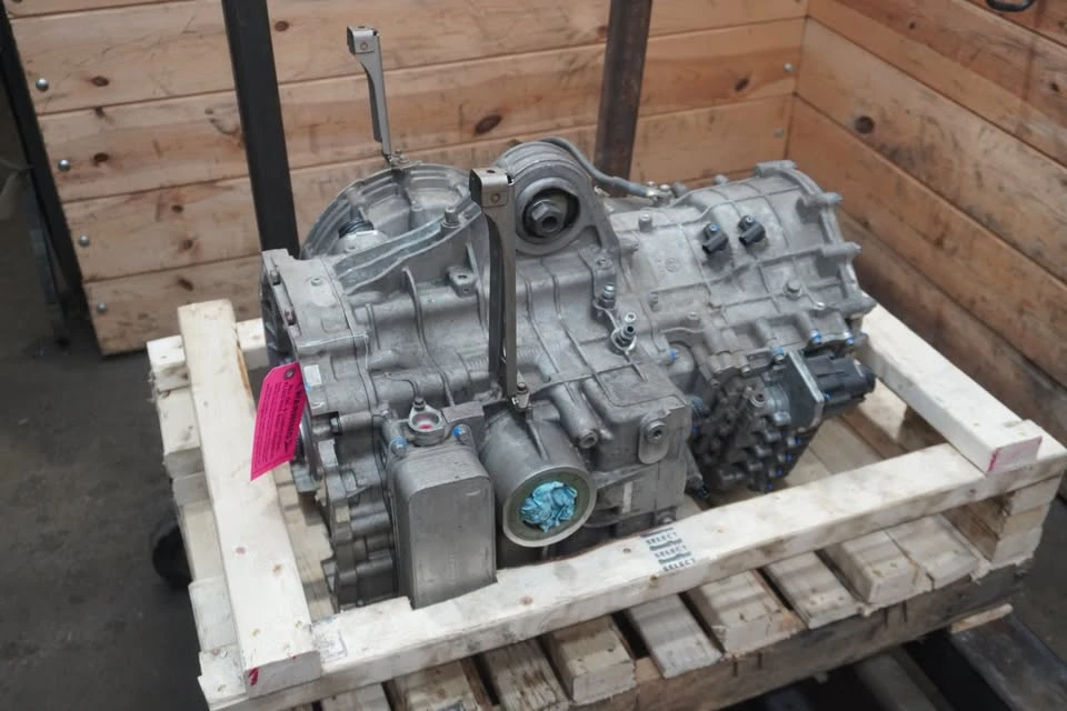 2018 Parts & Memorabilia Gearboxes - Image 2 of 10