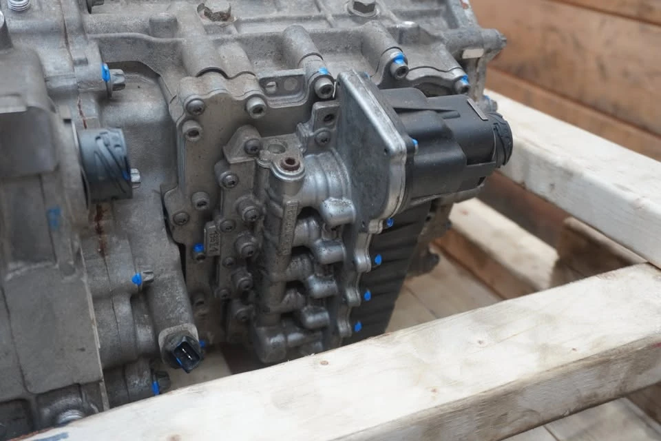 2018 Parts & Memorabilia Gearboxes - Image 9 of 10