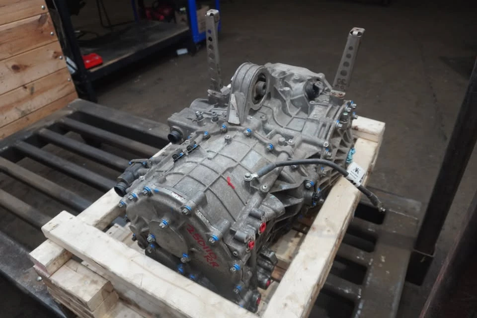 2018 Parts & Memorabilia Gearboxes - Image 4 of 10