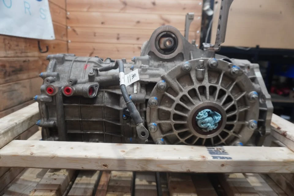 2018 Parts & Memorabilia Gearboxes - Image 5 of 10