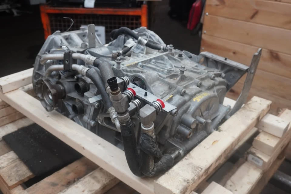 2018 Parts & Memorabilia Gearboxes - Image 4 of 10