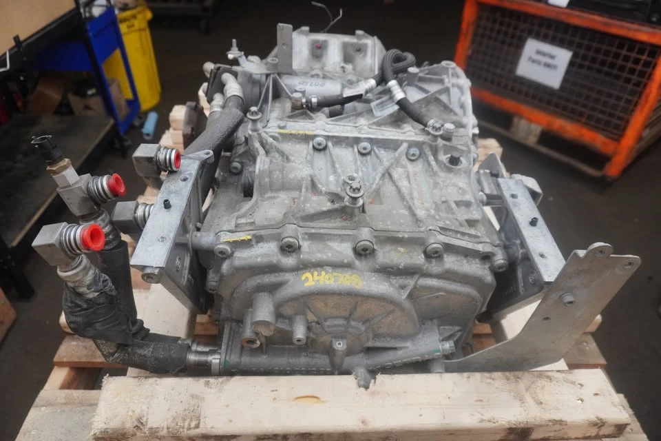 2018 Parts & Memorabilia Gearboxes - Image 5 of 10