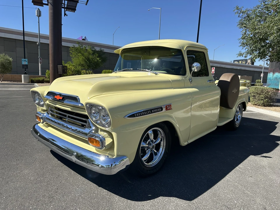 1959 Chevrolet Task Force - Image 9 of 31