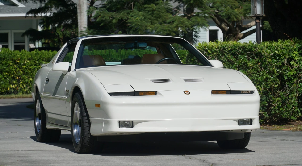 1989 Pontiac Firebird Trans Am 3rd Gen - Image 11 of 31