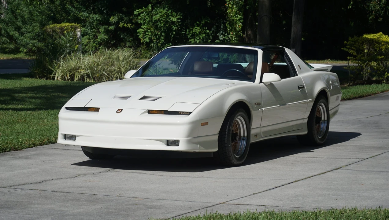 1989 Pontiac Firebird Trans Am 3rd Gen - Image 5 of 31