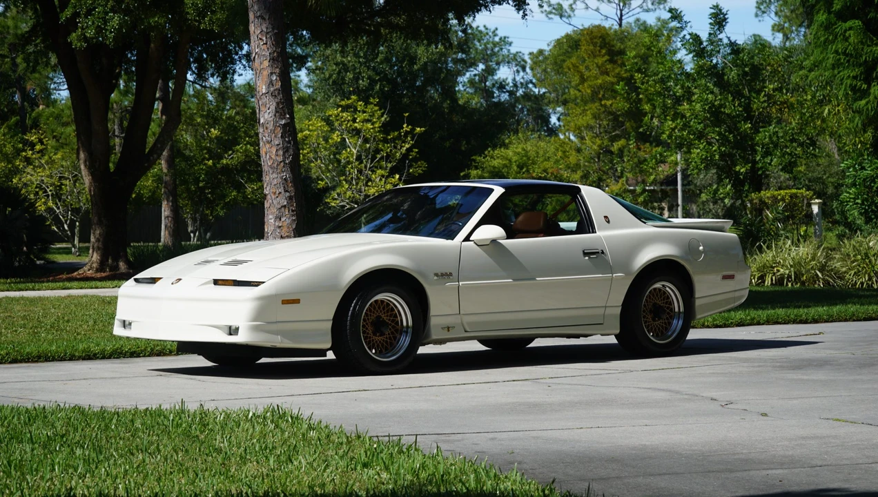 1989 Pontiac Firebird Trans Am 3rd Gen - Image 2 of 31