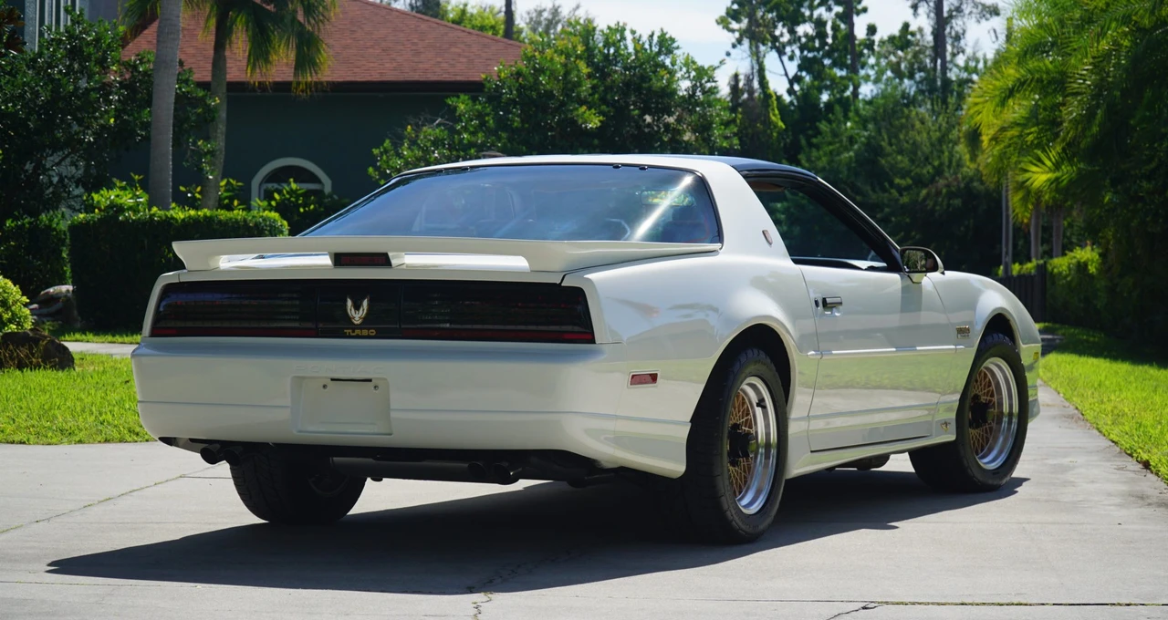 1989 Pontiac Firebird Trans Am 3rd Gen - Image 21 of 31