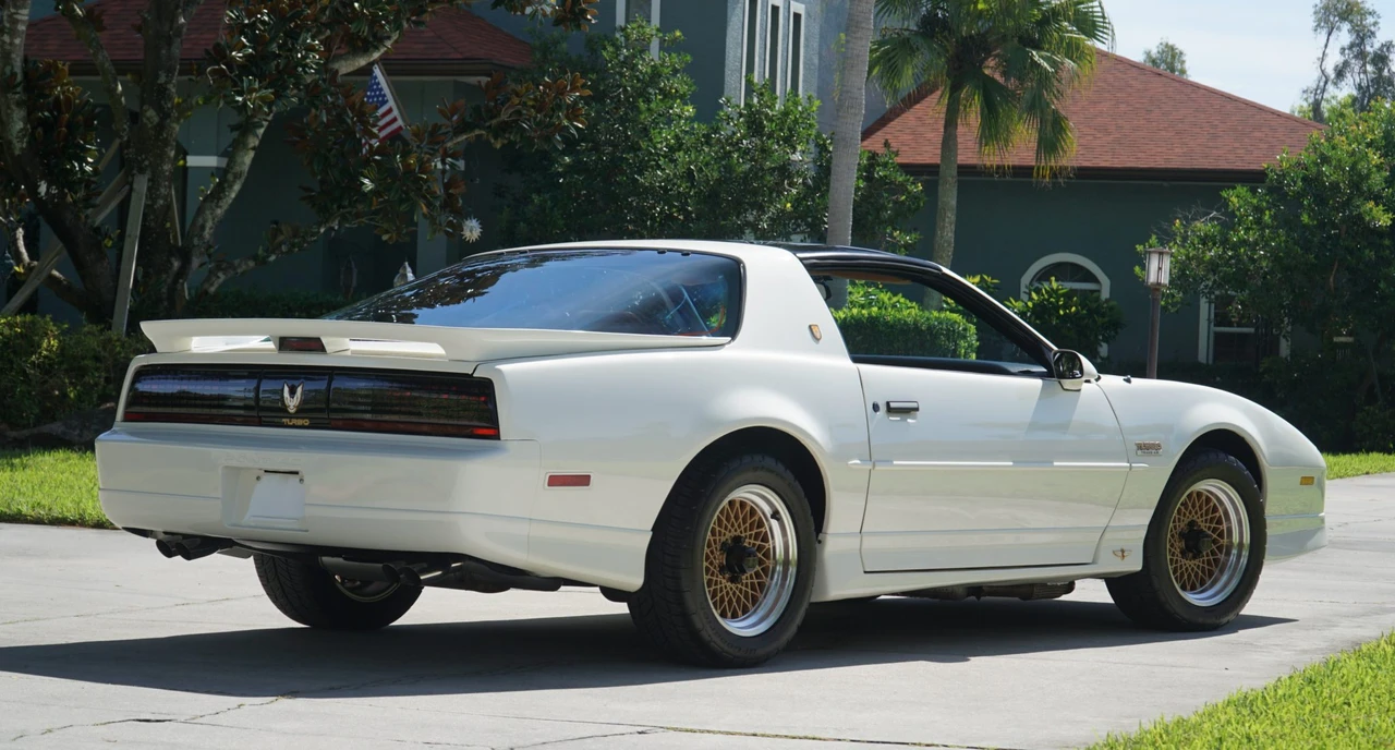 1989 Pontiac Firebird Trans Am 3rd Gen - Image 20 of 31
