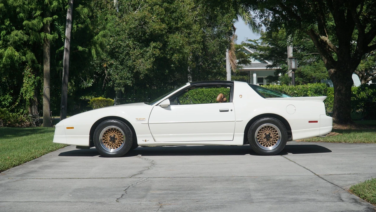 1989 Pontiac Firebird Trans Am 3rd Gen - Image 29 of 31