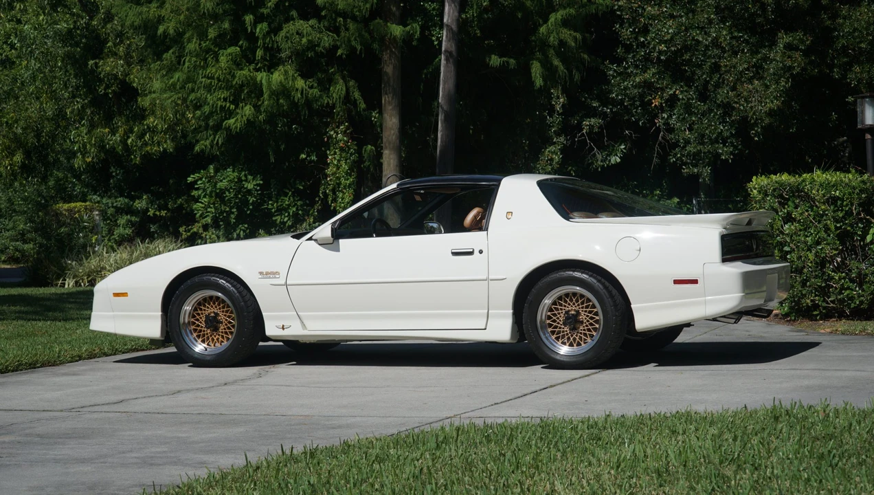 1989 Pontiac Firebird Trans Am 3rd Gen - Image 28 of 31