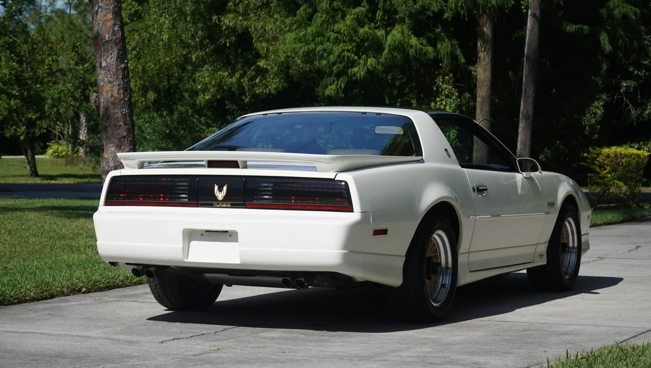 1989 Pontiac Firebird Trans Am 3rd Gen - Image 22 of 31